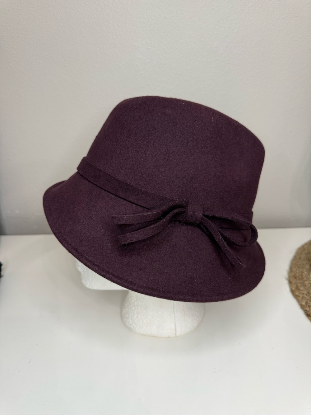 Wool Cloche Hat Bow Accent Wide Brim Vintage One Size Purple Plum Academia MCM - Picture 5 of 12